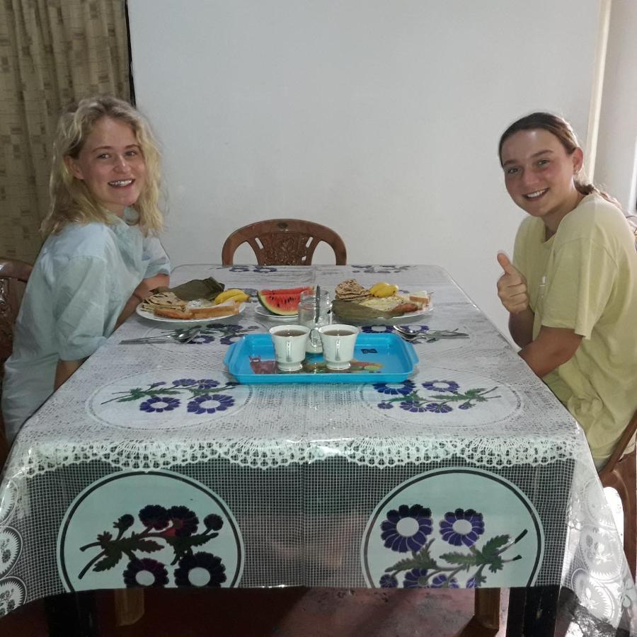 Colonial Surfing Villa Hostel & Home Stay Midigama East Exterior foto