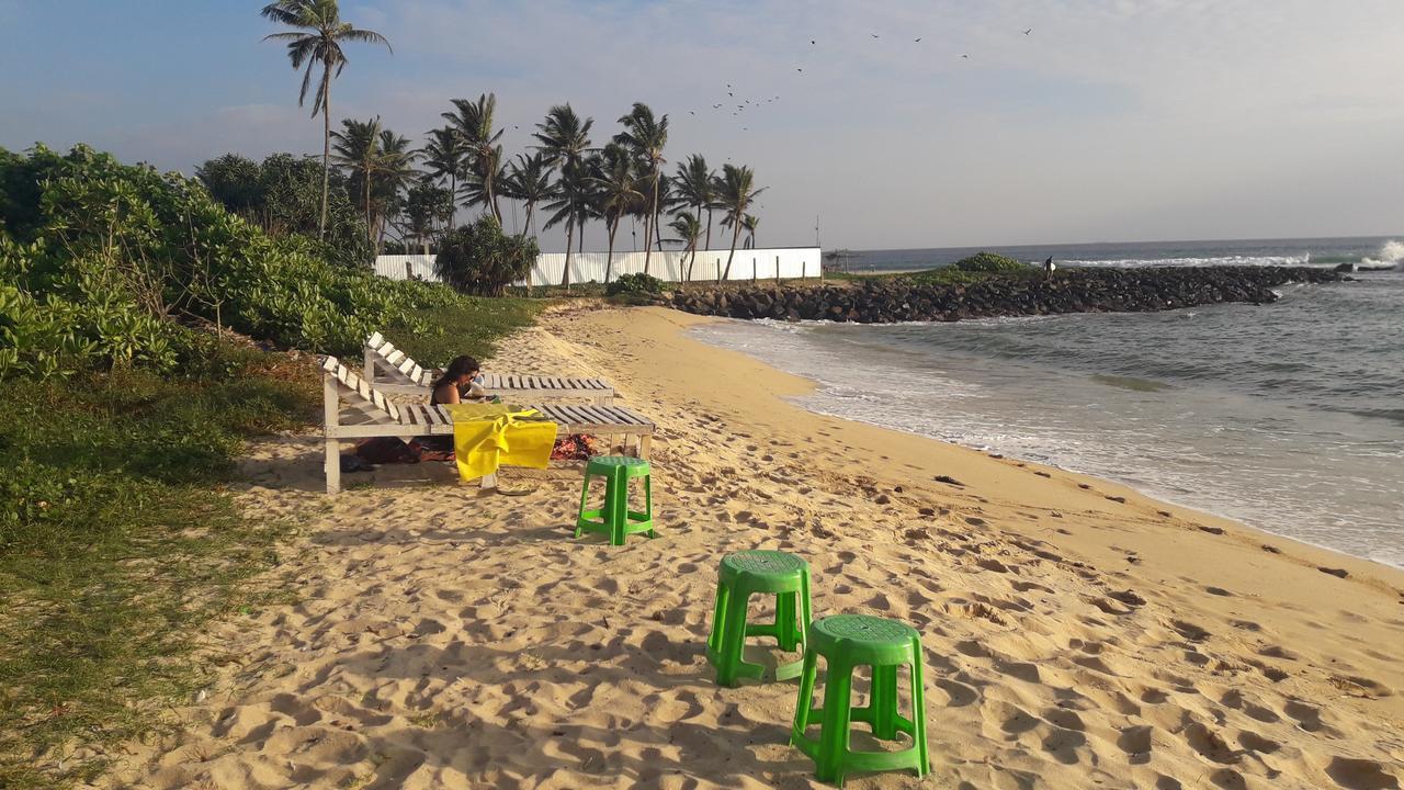 Colonial Surfing Villa Hostel & Home Stay Midigama East Exterior foto