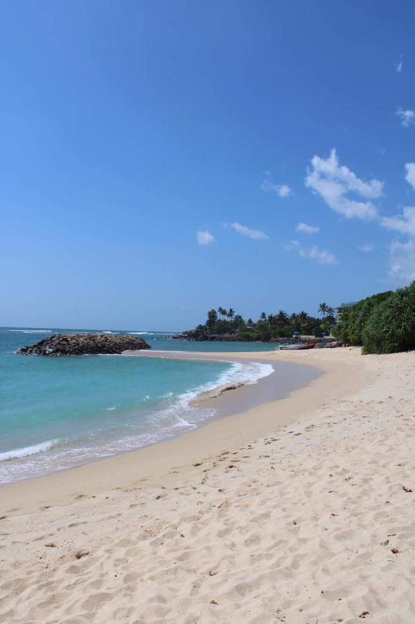 Colonial Surfing Villa Hostel & Home Stay Midigama East Exterior foto